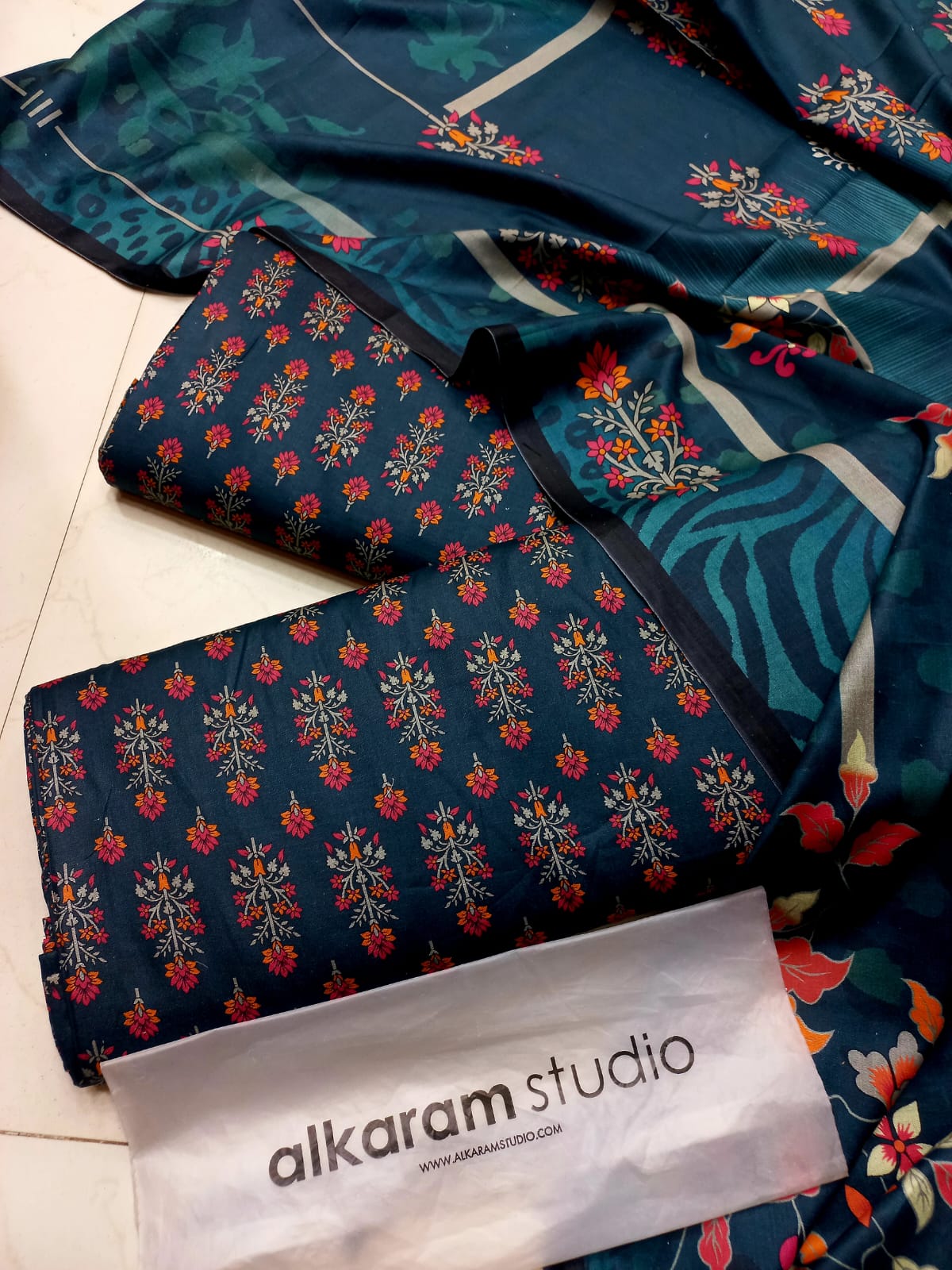 Alkaram Kastori Vol 6 – 3 Piece Printed Lawn Suit with Lawn Dupatta
